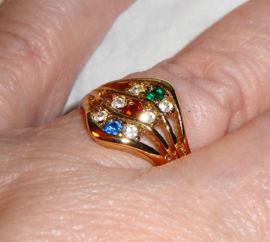Vintage Signed Avon 1992 "Sparkling Wave" Ring ~ Size 10 Vintage Signed Avon 1992 "Sparkling Wave" Ring ~ Size 10