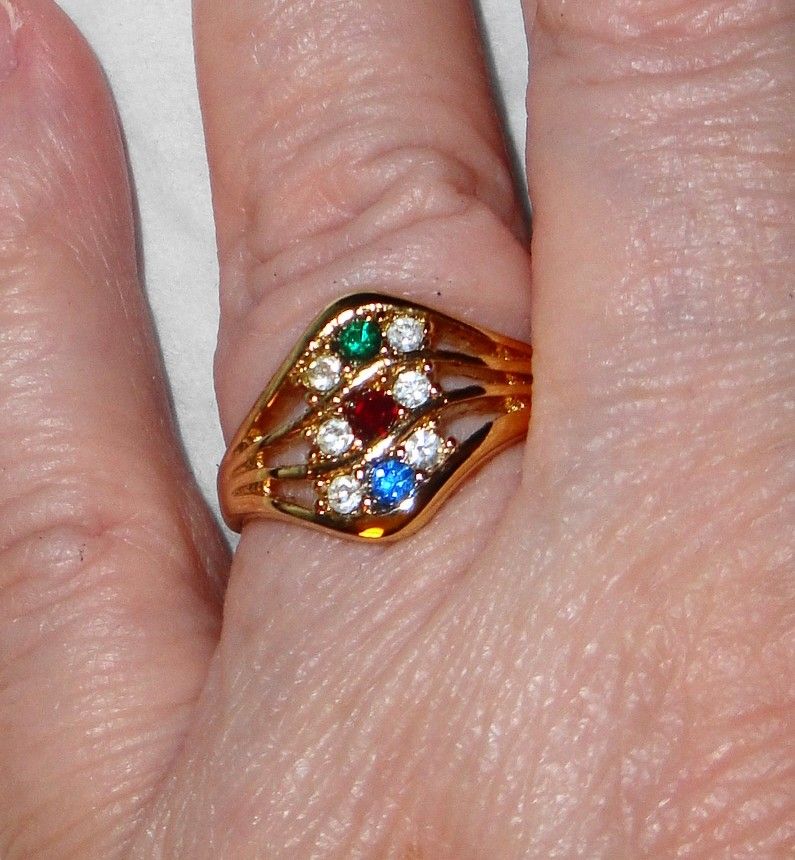 Vintage Signed Avon 1992 "Sparkling Wave" Ring ~ Size 10 Vintage Signed Avon 1992 "Sparkling Wave" Ring ~ Size 10