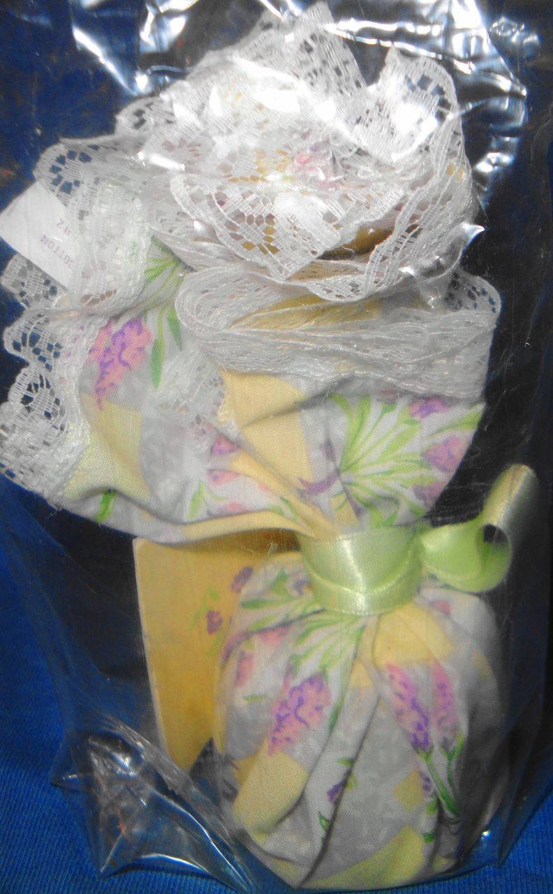 Vintage Avon Floral Handkerchief ~ Sachet Lavender - original seal "old" new in box Vintage Avon Floral Handkerchief ~ Sachet Lavender - original seal "old" new in box