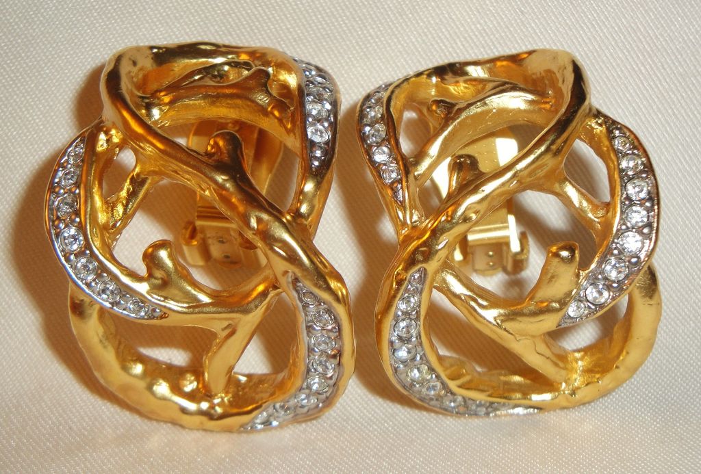 Avon Liz Taylor 1994 "Treasured Vine Collection" Clip Earrings from the Avon Elizabeth Taylor Collection Clip Earrings Avon Liz Taylor 1994 "Treasured Vine Collection" Clip Earrings from the Avon Elizabeth Taylor Collection Clip Earrings