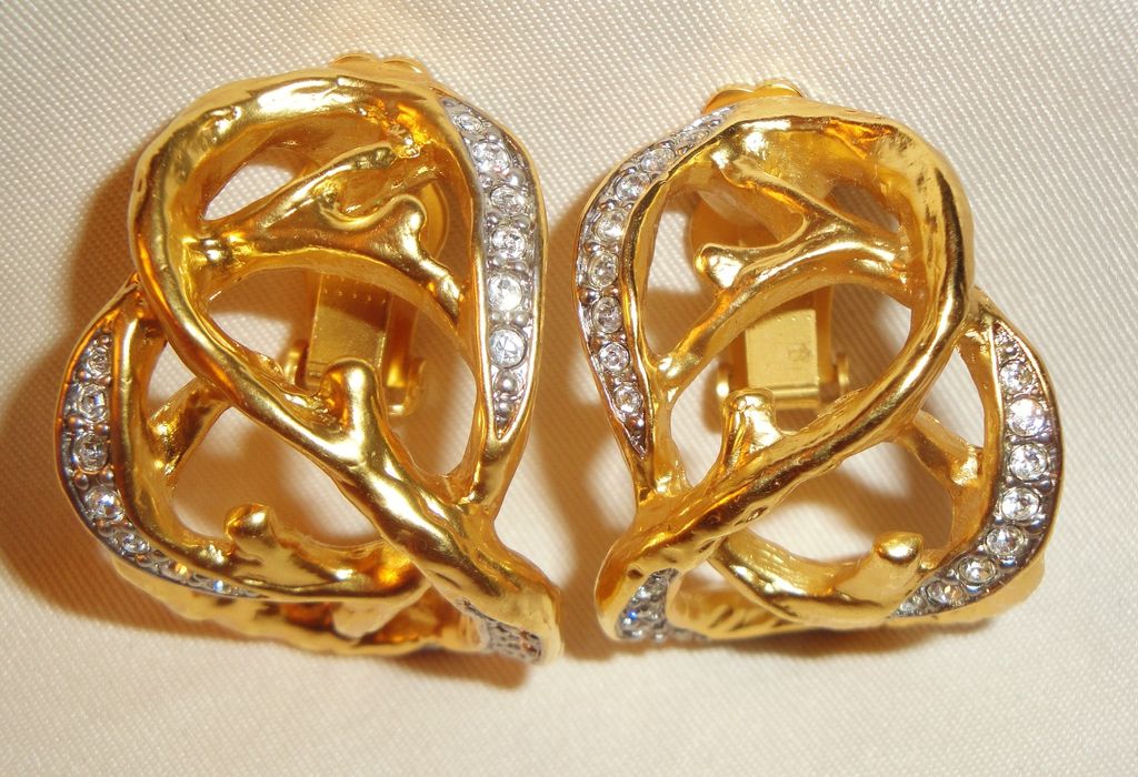 Avon Liz Taylor 1994 "Treasured Vine Collection" Clip Earrings from the Avon Elizabeth Taylor Collection Clip Earrings Avon Liz Taylor 1994 "Treasured Vine Collection" Clip Earrings from the Avon Elizabeth Taylor Collection Clip Earrings