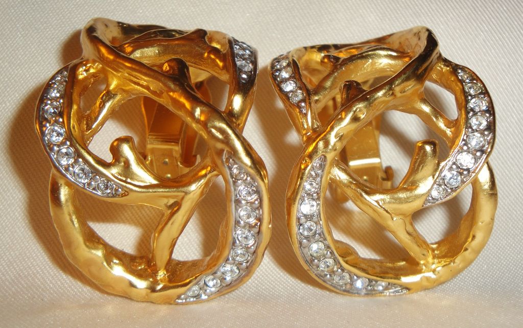 Avon Liz Taylor 1994 "Treasured Vine Collection" Clip Earrings from the Avon Elizabeth Taylor Collection Clip Earrings Avon Liz Taylor 1994 "Treasured Vine Collection" Clip Earrings from the Avon Elizabeth Taylor Collection Clip Earrings