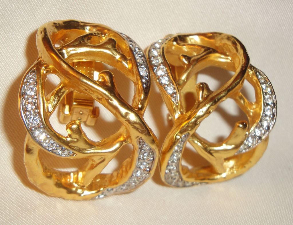 Avon Liz Taylor 1994 "Treasured Vine Collection" Clip Earrings from the Avon Elizabeth Taylor Collection Clip Earrings Avon Liz Taylor 1994 "Treasured Vine Collection" Clip Earrings from the Avon Elizabeth Taylor Collection Clip Earrings