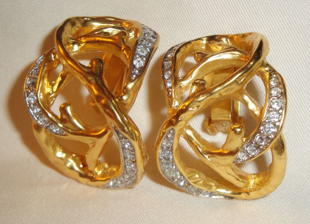 Avon Liz Taylor 1994 "Treasured Vine Collection" Clip Earrings from the Avon Elizabeth Taylor Collection Clip Earrings Avon Liz Taylor 1994 "Treasured Vine Collection" Clip Earrings from the Avon Elizabeth Taylor Collection Clip Earrings