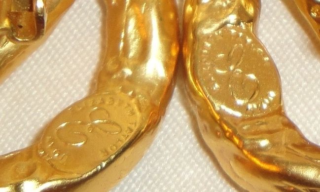 Avon Liz Taylor 1994 "Treasured Vine Collection" Clip Earrings from the Avon Elizabeth Taylor Collection Clip Earrings Avon Liz Taylor 1994 "Treasured Vine Collection" Clip Earrings from the Avon Elizabeth Taylor Collection Clip Earrings