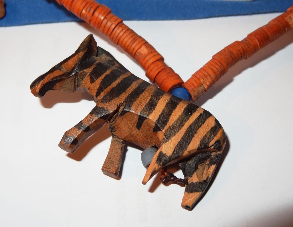 Vintage African Wildlife Beaded Necklace with 5 hand-carved, hand-painted animals Vintage African Wildlife Beaded Necklace with 5 hand-carved, hand-painted animals