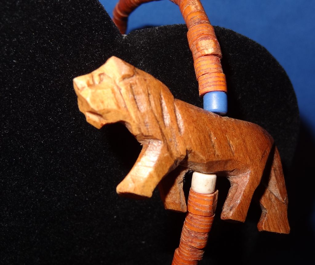 Vintage African Wildlife Beaded Necklace with 5 hand-carved, hand-painted animals Vintage African Wildlife Beaded Necklace with 5 hand-carved, hand-painted animals