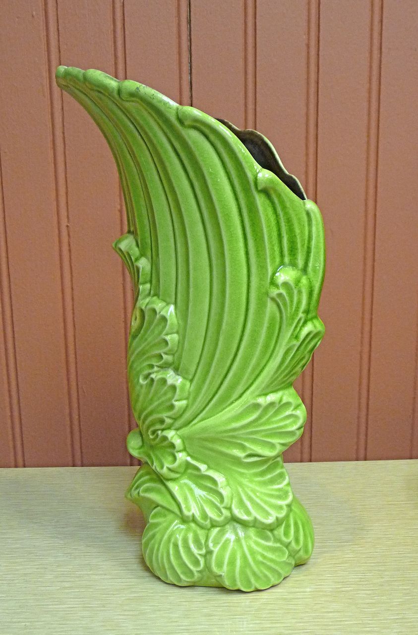 Rare Shape Redwing Pottery Vase #1290 Rare Shape Redwing Pottery Vase #1290