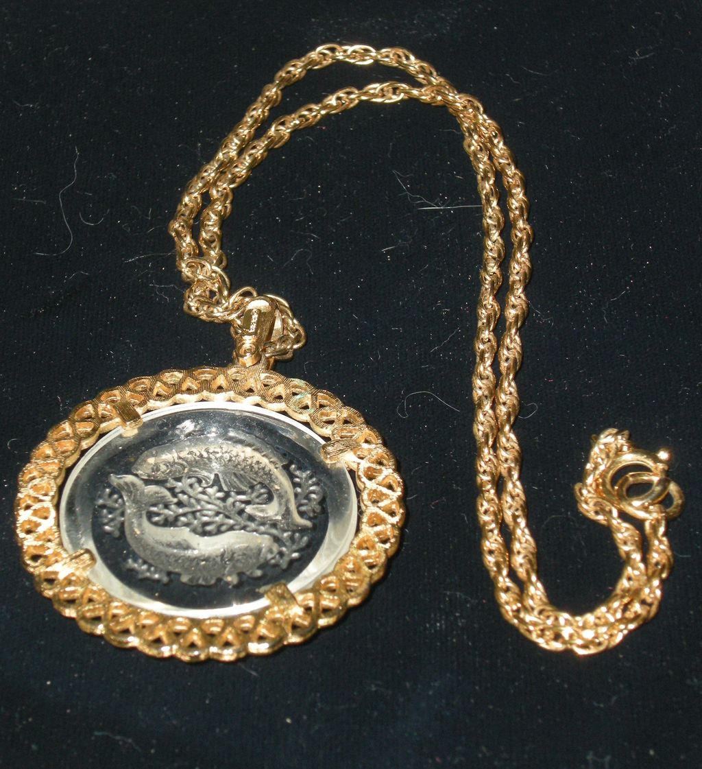 Crown Trifari Molded Pisces Zodiac Pendant with Chain Necklace Crown Trifari Molded Pisces Zodiac Pendant with Chain Necklace