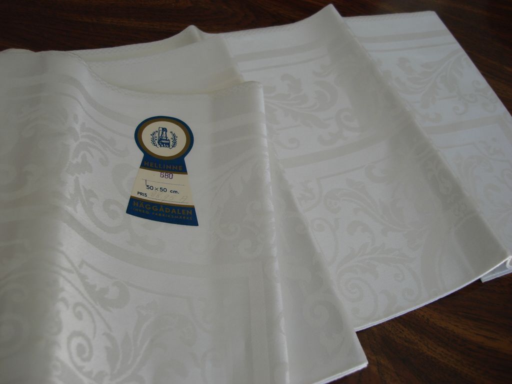 Uncut Linen Damask Tablecloth Napkins, Vintage With Original Label, 3 Yds Uncut Linen Damask Tablecloth Napkins, Vintage With Original Label, 3 Yds