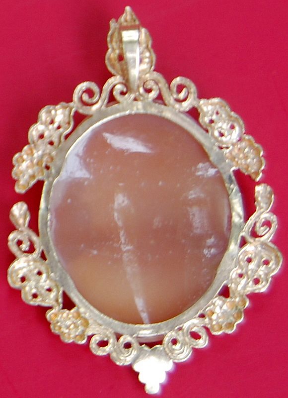 Vintage 14K Gold Oval Shell Cameo Pendant Vintage 14K Gold Oval Shell Cameo Pendant