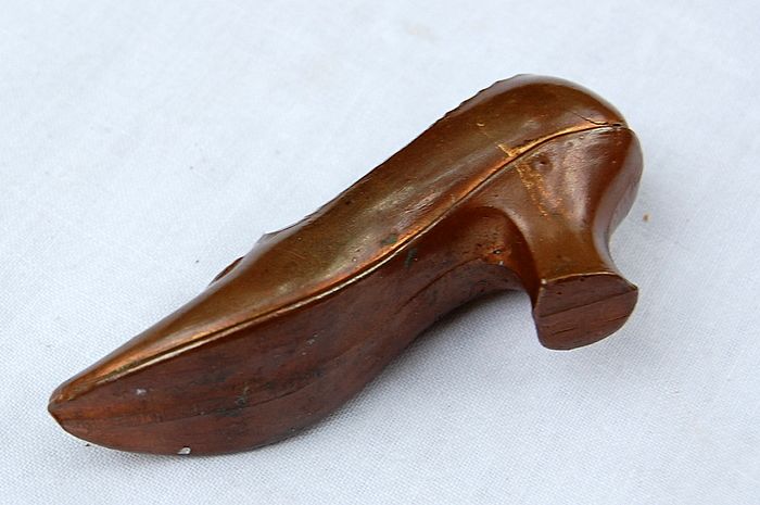 Victorian Figural Shoe Pin Cushion Victorian Figural Shoe Pin Cushion