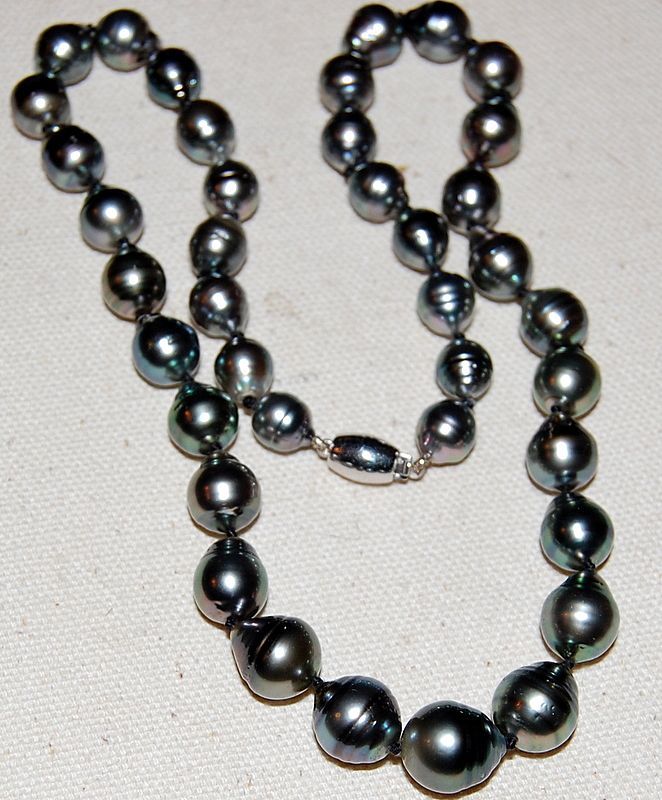 Beautiful Vintage Tahitian Black Baroque Pearl Necklace 18K Catch Beautiful Vintage Tahitian Black Baroque Pearl Necklace 18K Catch