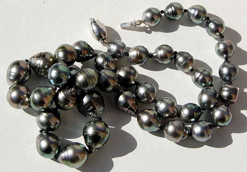 Beautiful Vintage Tahitian Black Baroque Pearl Necklace 18K Catch Beautiful Vintage Tahitian Black Baroque Pearl Necklace 18K Catch