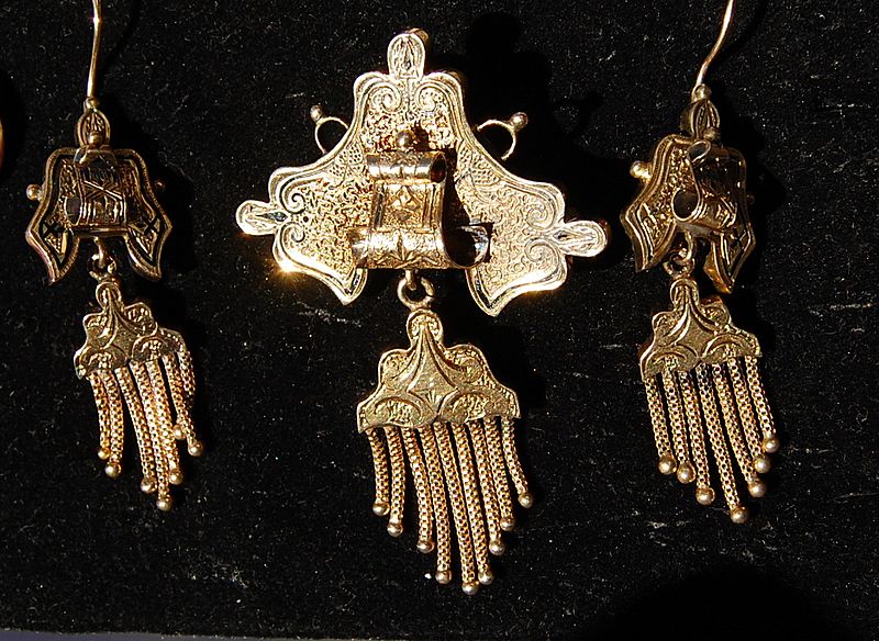 Fine Antique Victorian 14K Black Enameling Tassel Brooch & Earring Set Fine Antique Victorian 14K Black Enameling Tassel Brooch & Earring Set