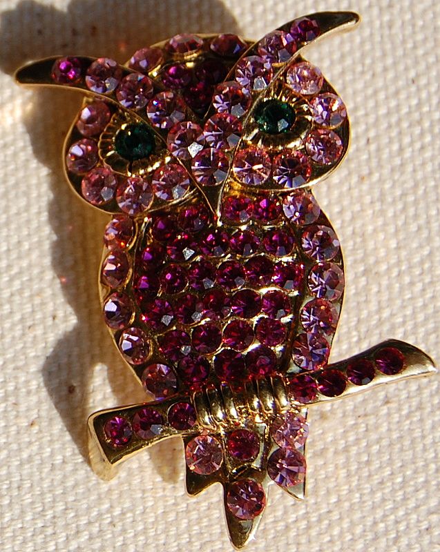 Darling Gold Tone Metal Pink Rhinestone Owl Brooch Darling Gold Tone Metal Pink Rhinestone Owl Brooch