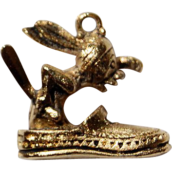 Darling Vintage Gold Tone Metal Charm/Pendant Darling Vintage Gold Tone Metal Charm/Pendant