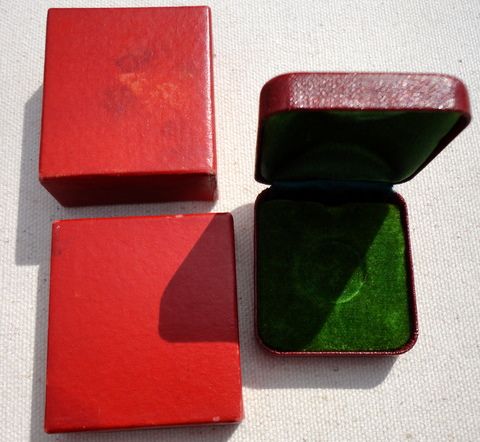 Vintage Red Jewelry Presentation Display Box Vintage Red Jewelry Presentation Display Box