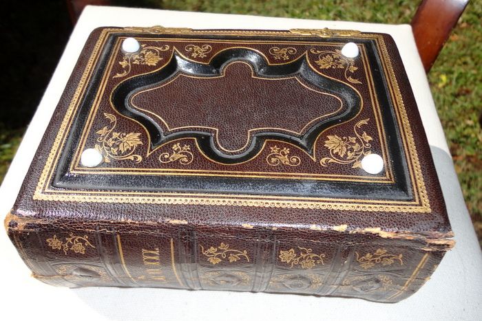 Antique Victorian Leather Photo Album Antique Victorian Leather Photo Album