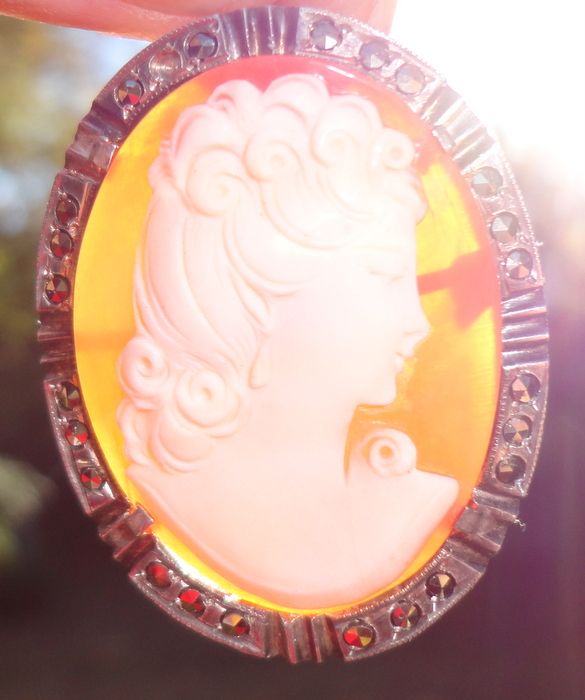Vintage Hand Carved Shell Cameo Brooch Pendant Vintage Hand Carved Shell Cameo Brooch Pendant