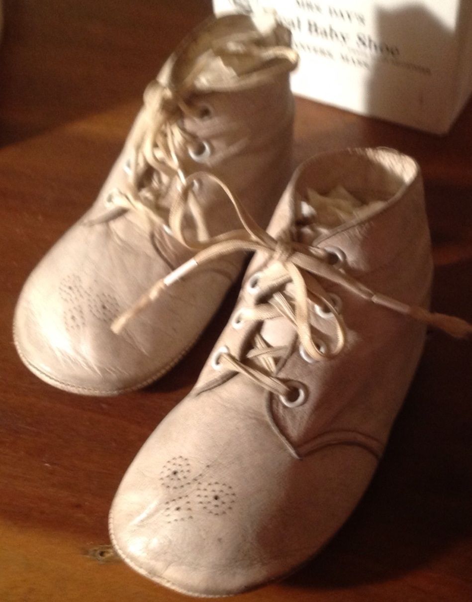 Vintage Mrs. Day's Ideal Baby Shoes In Original Box Vintage Mrs. Day's Ideal Baby Shoes In Original Box