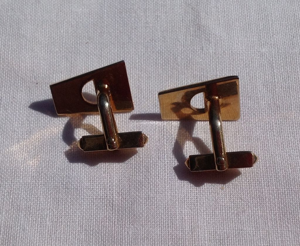 Vintage Gold Tone Metal Cuff Links Vintage Gold Tone Metal Cuff Links