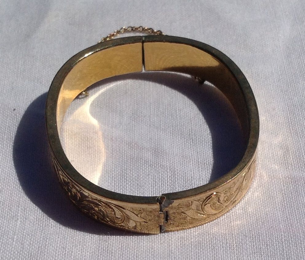 Vintage Gold Filled Child's Hinged Bangle Bracelet Vintage Gold Filled Child's Hinged Bangle Bracelet