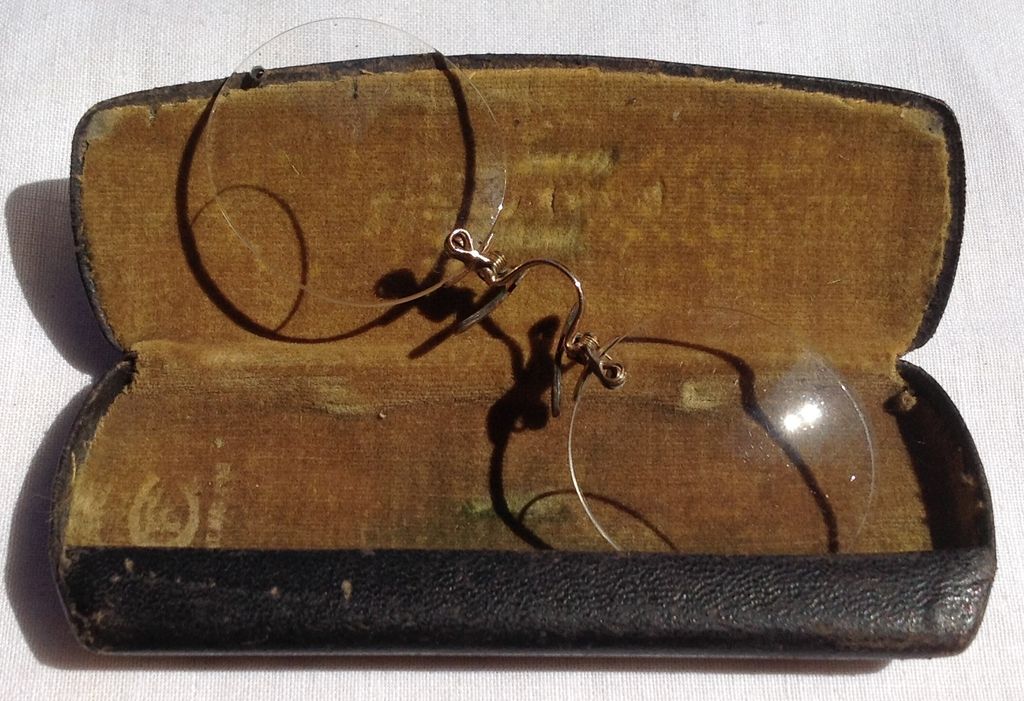Victorian Pince Nez Bifocal Glasses & Case Victorian Pince Nez Bifocal Glasses & Case