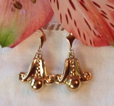 Dainty Victorian Gold Filled Dangle Earrings Dainty Victorian Gold Filled Dangle Earrings
