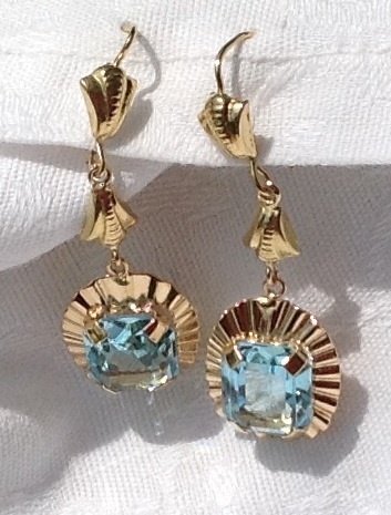 Vintage 18K Gold Italian Aquamarine Dangle Earrings Vintage 18K Gold Italian Aquamarine Dangle Earrings