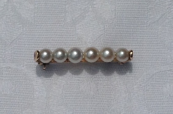 Vintage 14K Gold Pearl Bar Pin Vintage 14K Gold Pearl Bar Pin