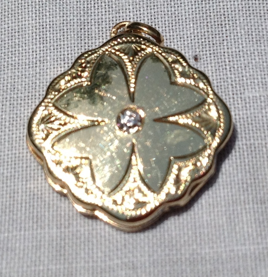 Vintage Lucky 14K Gold Four Leaf Clover Diamond Double Photo Locket Vintage Lucky 14K Gold Four Leaf Clover Diamond Double Photo Locket
