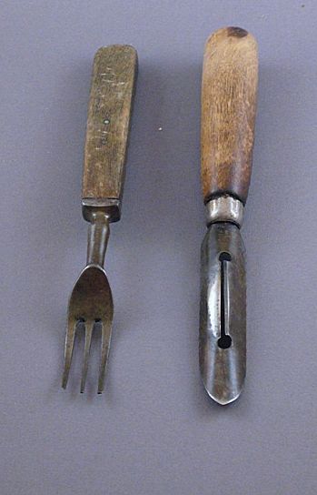 Wood Handled Vintage Fork and Vegetable Peeler Wood Handled Vintage Fork and Vegetable Peeler
