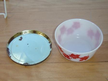 Hazel Atlas: Leaf Bowl with Tin Lid Hazel Atlas: Leaf Bowl with Tin Lid