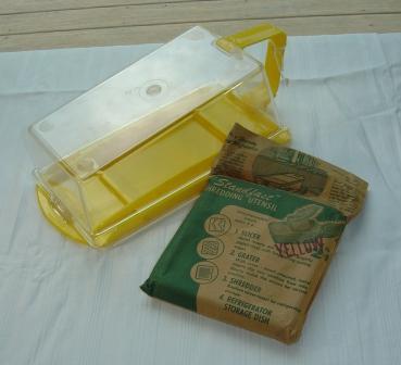 Kitchen Plastic: Standfast Food Grater with three Blades Kitchen Plastic: Standfast Food Grater with three Blades