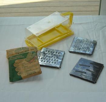 Kitchen Plastic: Standfast Food Grater with three Blades Kitchen Plastic: Standfast Food Grater with three Blades