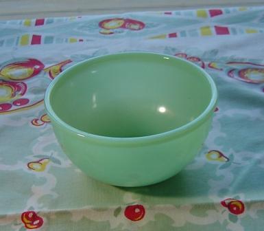 Fire King: Jadite Beaded Edge Bowl 4 7/8" Fire King: Jadite Beaded Edge Bowl 4 7/8"
