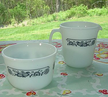 Pyrex: Old Town Sugar and Creamer Set Pyrex: Old Town Sugar and Creamer Set