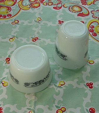 Pyrex: Old Town Sugar and Creamer Set Pyrex: Old Town Sugar and Creamer Set