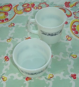 Pyrex: Old Town Sugar and Creamer Set Pyrex: Old Town Sugar and Creamer Set