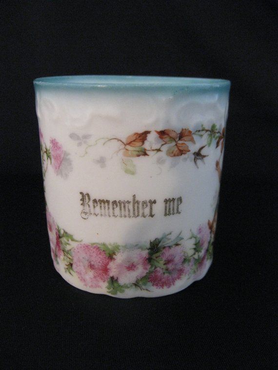 Vintage Porcelain "Remember Me" Motto Mug Vintage Porcelain "Remember Me" Motto Mug