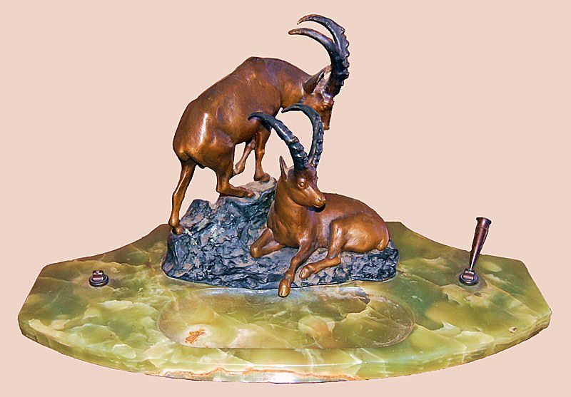 Desk Top Pen Stand with Bronze African Elands on Onyx Base Desk Top Pen Stand with Bronze African Elands on Onyx Base