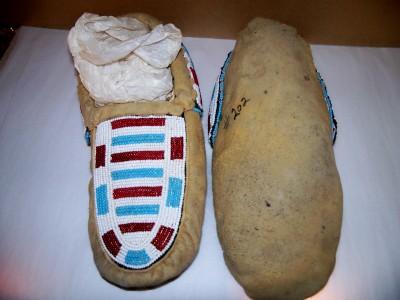 American Indian Beaded Moccasins,Oaklahoma Prairie Tribe American Indian Beaded Moccasins,Oaklahoma Prairie Tribe