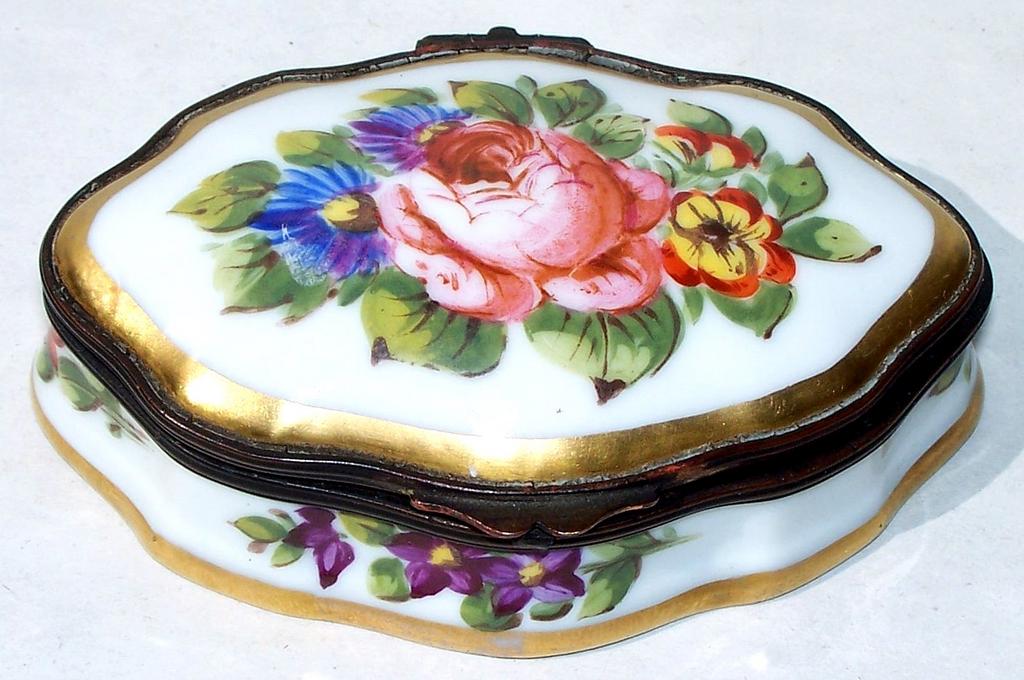 Porcelain Box : Jacob Petit Old Paris Porcelain Box : Jacob Petit Old Paris