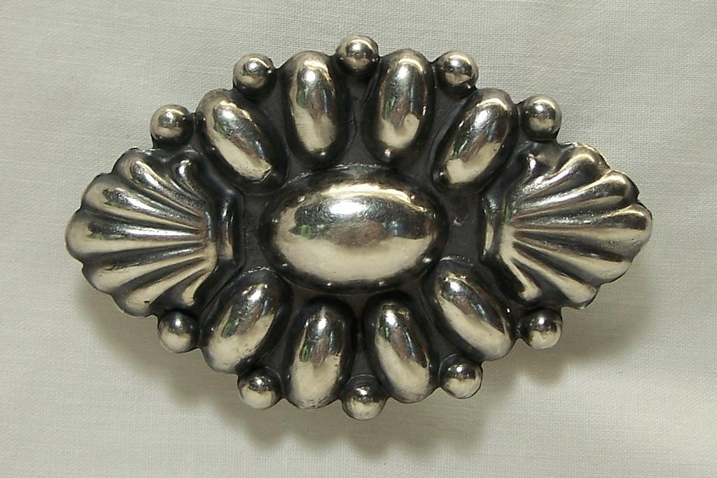 Sterling Silver Brooch Mexican Oval Heavy Silver Pre 1914 Sterling Silver Brooch Mexican Oval Heavy Silver Pre 1914