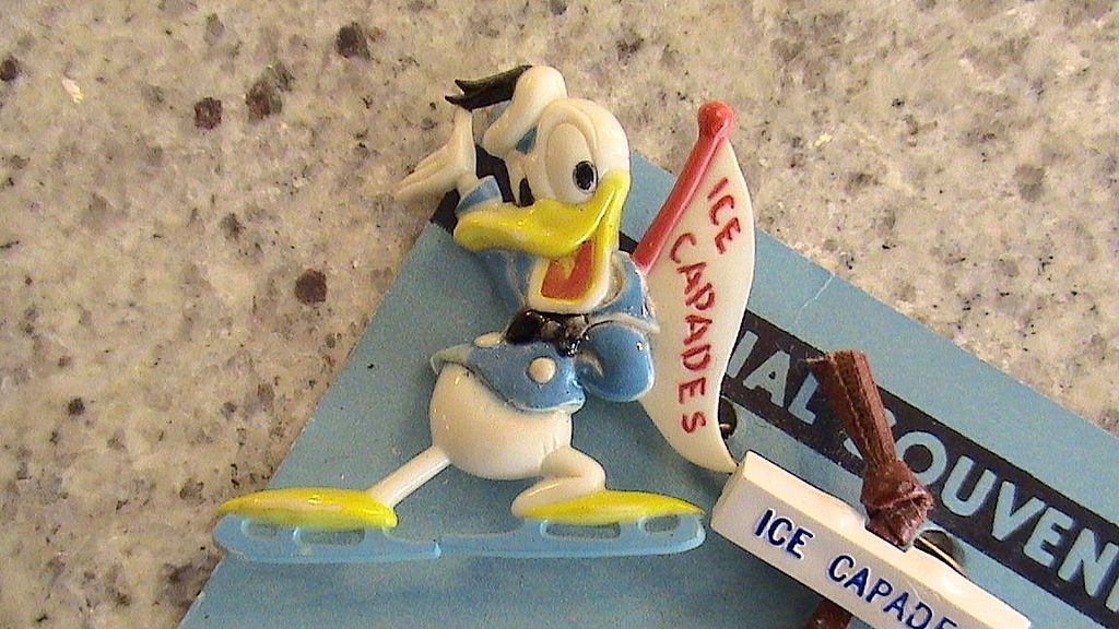 Ice Capades Official 1951 Souvenir Figure Skates Brooch/Pin Ice Capades Official 1951 Souvenir Figure Skates Brooch/Pin