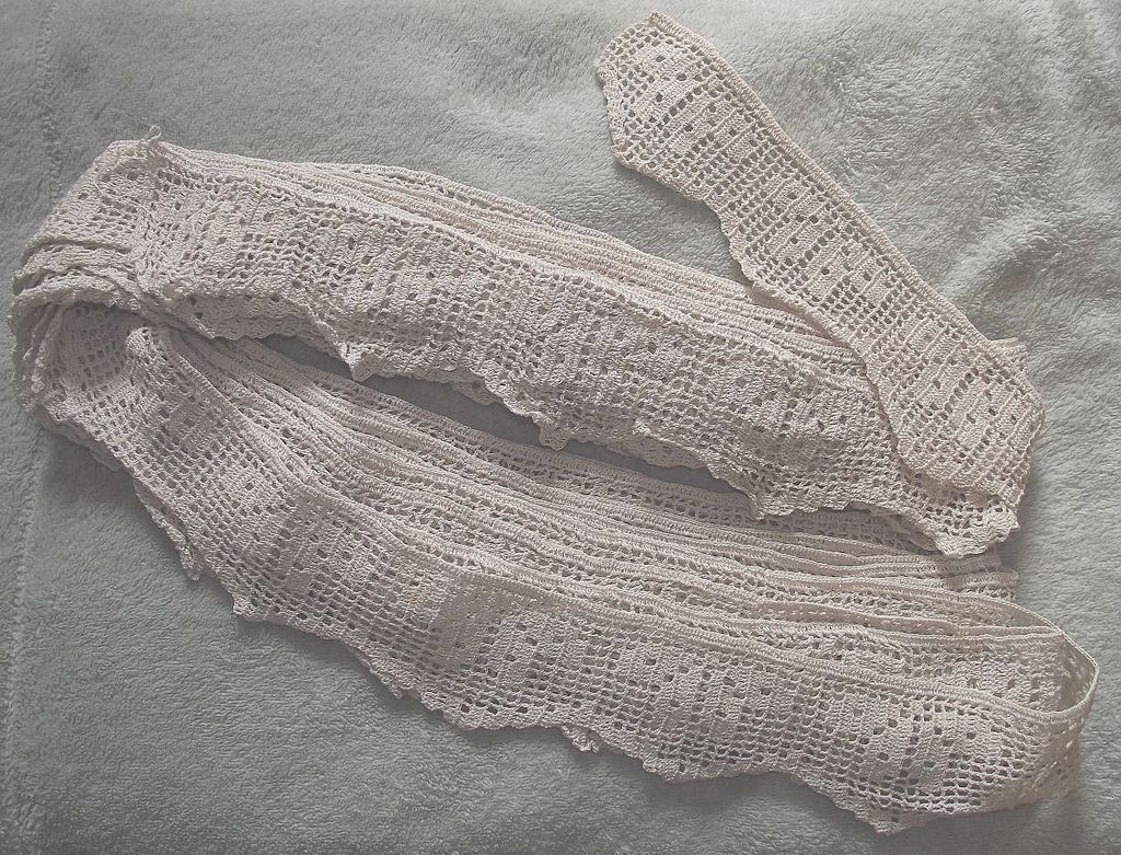 365" Long Piece of Crochet Edging ONE Piece Butterfly Pattern Ecru Color 365" Long Piece of Crochet Edging ONE Piece Butterfly Pattern Ecru Color