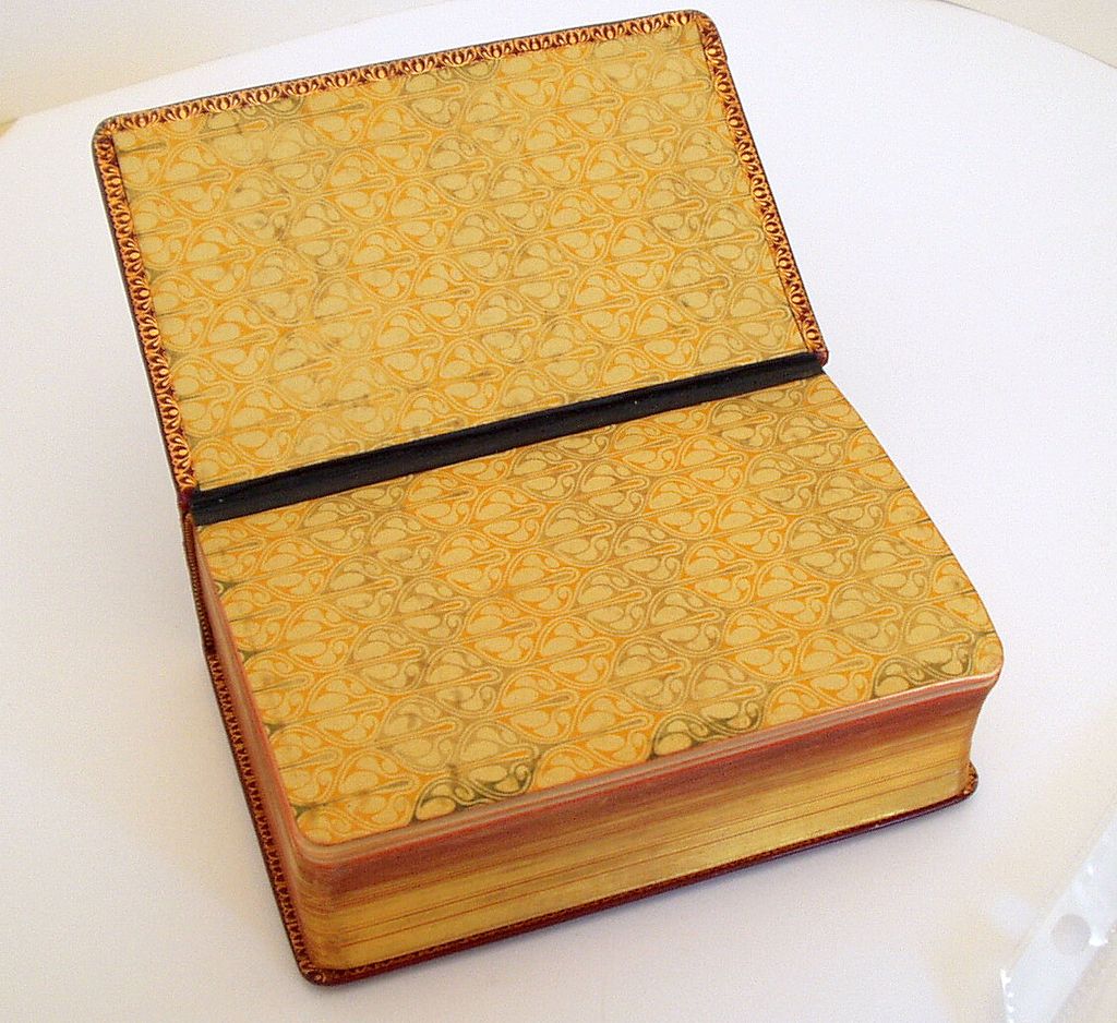 LIVRE D'OR DES AMES PIEUSES. Exquisite French Prayer Book. 1911 Leather . Mint condition!! LIVRE D'OR DES AMES PIEUSES. Exquisite French Prayer Book. 1911 Leather . Mint condition!!
