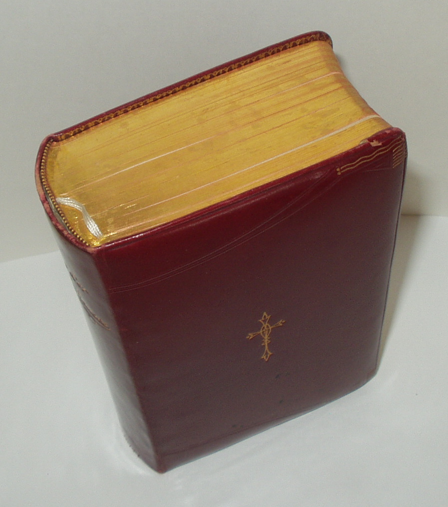 LIVRE D'OR DES AMES PIEUSES. Exquisite French Prayer Book. 1911 Leather . Mint condition!! LIVRE D'OR DES AMES PIEUSES. Exquisite French Prayer Book. 1911 Leather . Mint condition!!