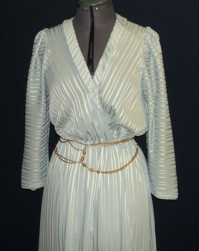 Vintage Silver-grey Dress. Custom made, Couture Designed. Beautiful. Mint condition. Vintage Silver-grey Dress. Custom made, Couture Designed. Beautiful. Mint condition.